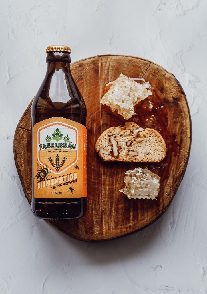 Faselbräu's Honigweiße mit dem April-Biscotti